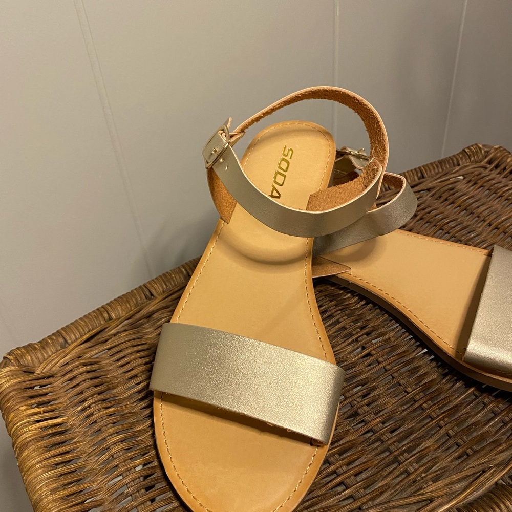 Brand new Sandals! - Picture 4 of 4